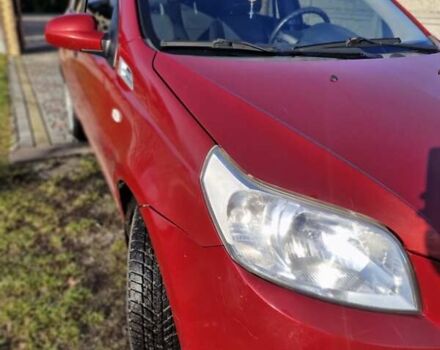 Красный Шевроле Авео, объемом двигателя 1.5 л и пробегом 150 тыс. км за 4800 $, фото 1 на Automoto.ua