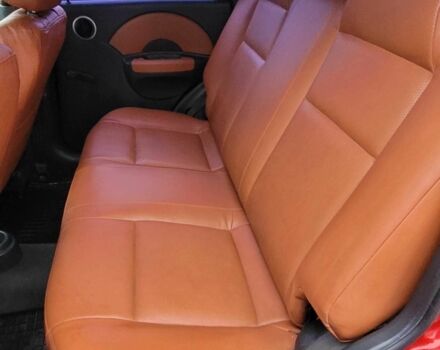 Красный Шевроле Авео, объемом двигателя 1.5 л и пробегом 220 тыс. км за 3650 $, фото 3 на Automoto.ua