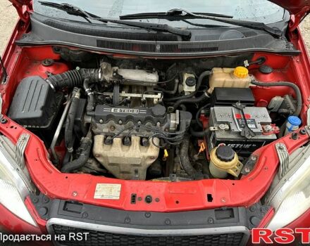 Красный Шевроле Авео, объемом двигателя 1.5 л и пробегом 179 тыс. км за 5300 $, фото 9 на Automoto.ua