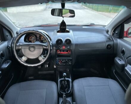 Красный Шевроле Авео, объемом двигателя 1.5 л и пробегом 191 тыс. км за 3500 $, фото 19 на Automoto.ua