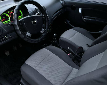 Красный Шевроле Авео, объемом двигателя 1.5 л и пробегом 143 тыс. км за 3800 $, фото 17 на Automoto.ua