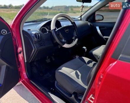 Красный Шевроле Авео, объемом двигателя 1.5 л и пробегом 127 тыс. км за 5700 $, фото 5 на Automoto.ua
