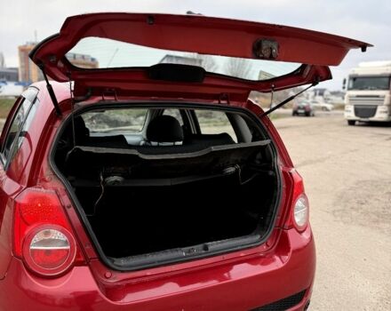 Красный Шевроле Авео, объемом двигателя 1.5 л и пробегом 327 тыс. км за 3600 $, фото 4 на Automoto.ua