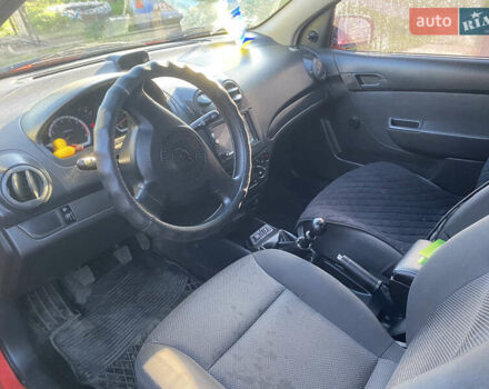 Красный Шевроле Авео, объемом двигателя 1.6 л и пробегом 148 тыс. км за 4650 $, фото 4 на Automoto.ua
