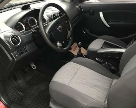 Красный Шевроле Авео, объемом двигателя 1.5 л и пробегом 210 тыс. км за 4000 $, фото 6 на Automoto.ua