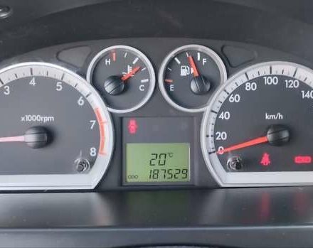 Красный Шевроле Авео, объемом двигателя 1.2 л и пробегом 187 тыс. км за 3500 $, фото 9 на Automoto.ua