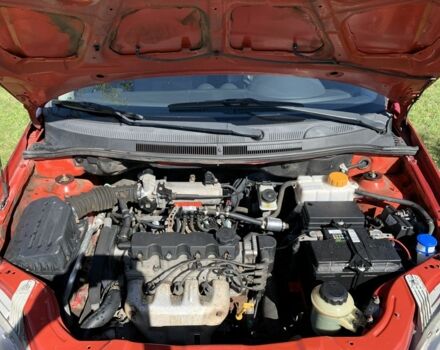 Красный Шевроле Авео, объемом двигателя 0.15 л и пробегом 182 тыс. км за 4500 $, фото 4 на Automoto.ua