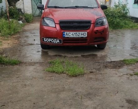 Красный Шевроле Авео, объемом двигателя 1.5 л и пробегом 275 тыс. км за 3000 $, фото 2 на Automoto.ua