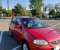 Красный Шевроле Авео, объемом двигателя 1.5 л и пробегом 150 тыс. км за 3750 $, фото 1 на Automoto.ua