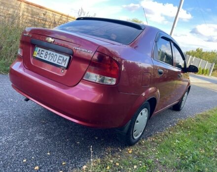 Красный Шевроле Авео, объемом двигателя 1.5 л и пробегом 150 тыс. км за 3300 $, фото 4 на Automoto.ua