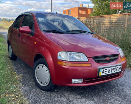 Красный Шевроле Авео, объемом двигателя 1.5 л и пробегом 150 тыс. км за 3300 $, фото 1 на Automoto.ua