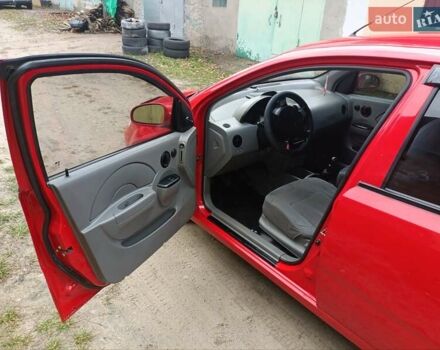 Красный Шевроле Авео, объемом двигателя 1.5 л и пробегом 178 тыс. км за 3150 $, фото 14 на Automoto.ua