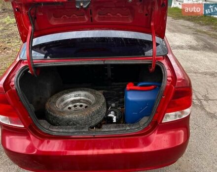 Красный Шевроле Авео, объемом двигателя 1.5 л и пробегом 300 тыс. км за 2500 $, фото 6 на Automoto.ua