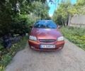 Красный Шевроле Авео, объемом двигателя 1.5 л и пробегом 300 тыс. км за 1800 $, фото 1 на Automoto.ua