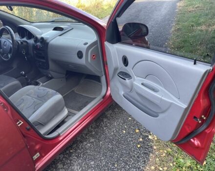 Красный Шевроле Авео, объемом двигателя 1.5 л и пробегом 150 тыс. км за 3300 $, фото 8 на Automoto.ua