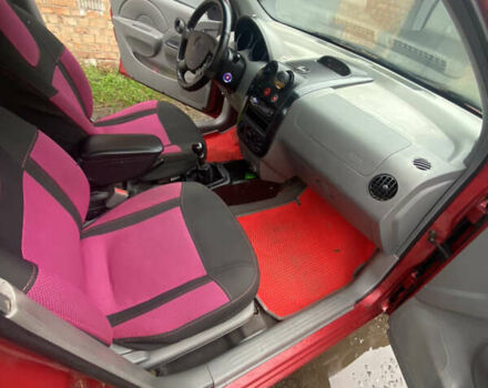 Красный Шевроле Авео, объемом двигателя 1.5 л и пробегом 250 тыс. км за 2200 $, фото 8 на Automoto.ua