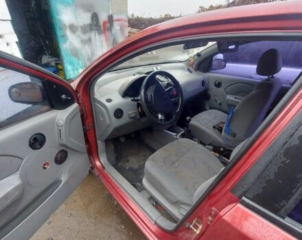 Красный Шевроле Авео, объемом двигателя 1.5 л и пробегом 200 тыс. км за 1450 $, фото 4 на Automoto.ua