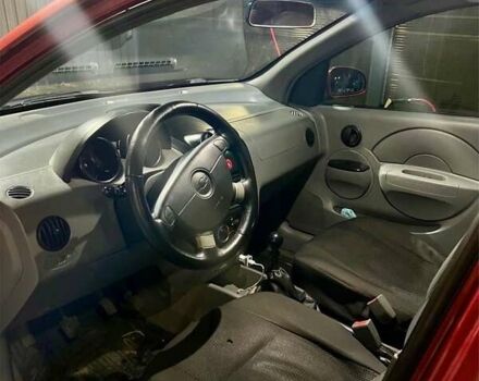 Красный Шевроле Авео, объемом двигателя 1.5 л и пробегом 270 тыс. км за 2800 $, фото 7 на Automoto.ua