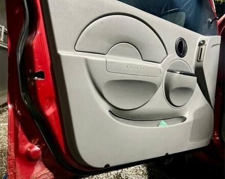 Красный Шевроле Авео, объемом двигателя 1.5 л и пробегом 270 тыс. км за 2800 $, фото 6 на Automoto.ua