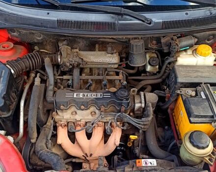 Красный Шевроле Авео, объемом двигателя 1.5 л и пробегом 320 тыс. км за 2300 $, фото 9 на Automoto.ua