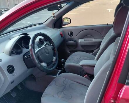 Красный Шевроле Авео, объемом двигателя 1.5 л и пробегом 150 тыс. км за 3750 $, фото 6 на Automoto.ua