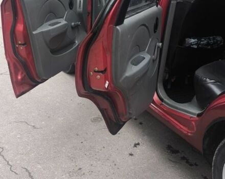 Красный Шевроле Авео, объемом двигателя 1.5 л и пробегом 290 тыс. км за 2250 $, фото 5 на Automoto.ua