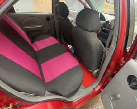 Красный Шевроле Авео, объемом двигателя 1.5 л и пробегом 250 тыс. км за 2200 $, фото 7 на Automoto.ua