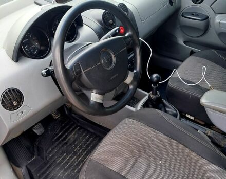 Красный Шевроле Авео, объемом двигателя 1.5 л и пробегом 203 тыс. км за 2850 $, фото 10 на Automoto.ua