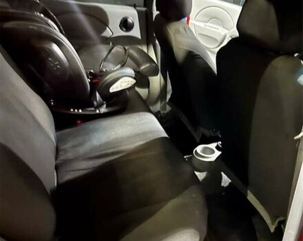 Красный Шевроле Авео, объемом двигателя 1.5 л и пробегом 270 тыс. км за 2800 $, фото 5 на Automoto.ua