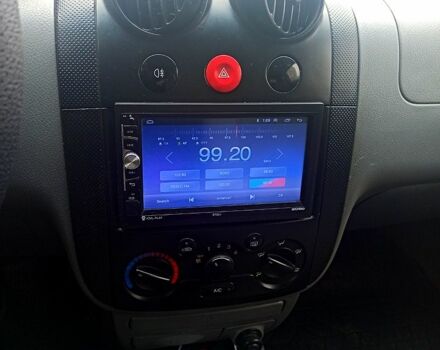 Красный Шевроле Авео, объемом двигателя 1.5 л и пробегом 320 тыс. км за 2300 $, фото 5 на Automoto.ua