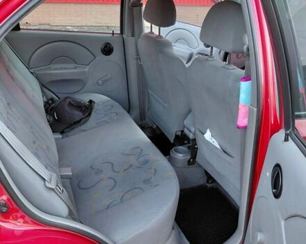 Красный Шевроле Авео, объемом двигателя 1.5 л и пробегом 150 тыс. км за 3750 $, фото 3 на Automoto.ua