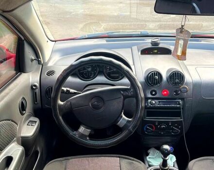 Красный Шевроле Авео, объемом двигателя 1.5 л и пробегом 280 тыс. км за 1950 $, фото 5 на Automoto.ua