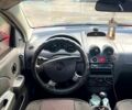 Красный Шевроле Авео, объемом двигателя 1.5 л и пробегом 280 тыс. км за 1950 $, фото 5 на Automoto.ua