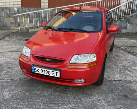 Красный Шевроле Авео, объемом двигателя 1.5 л и пробегом 223 тыс. км за 3200 $, фото 1 на Automoto.ua