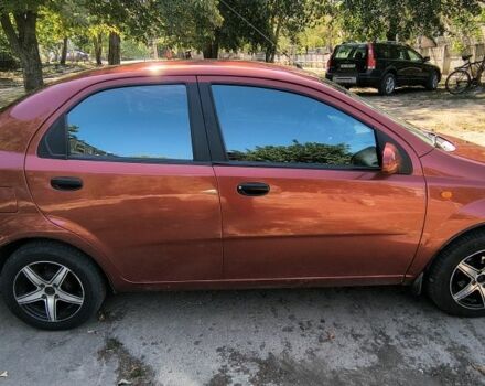 Красный Шевроле Авео, объемом двигателя 1.5 л и пробегом 225 тыс. км за 4500 $, фото 1 на Automoto.ua