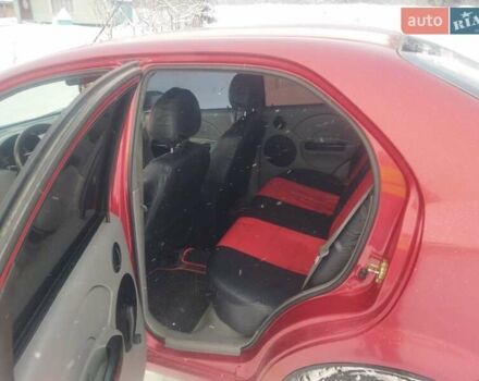 Красный Шевроле Авео, объемом двигателя 1.5 л и пробегом 197 тыс. км за 2900 $, фото 2 на Automoto.ua