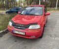 Красный Шевроле Авео, объемом двигателя 1.5 л и пробегом 225 тыс. км за 1250 $, фото 1 на Automoto.ua