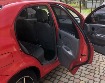 Красный Шевроле Авео, объемом двигателя 1.5 л и пробегом 220 тыс. км за 1300 $, фото 5 на Automoto.ua