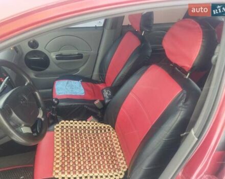 Красный Шевроле Авео, объемом двигателя 1.5 л и пробегом 197 тыс. км за 2900 $, фото 1 на Automoto.ua