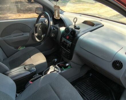 Красный Шевроле Авео, объемом двигателя 1.5 л и пробегом 225 тыс. км за 4500 $, фото 6 на Automoto.ua