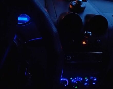 Червоний Шевроле Авео, об'ємом двигуна 2 л та пробігом 250 тис. км за 2500 $, фото 5 на Automoto.ua