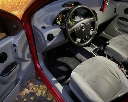 Красный Шевроле Авео, объемом двигателя 1.5 л и пробегом 224 тыс. км за 3200 $, фото 5 на Automoto.ua