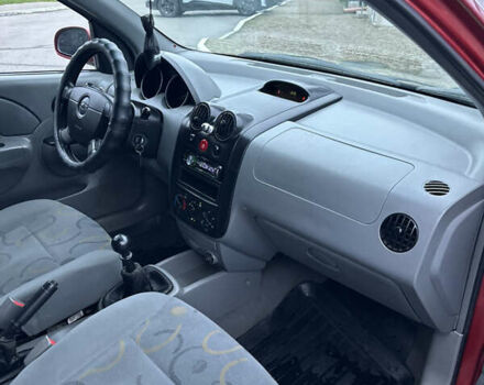 Красный Шевроле Авео, объемом двигателя 1.5 л и пробегом 268 тыс. км за 3500 $, фото 17 на Automoto.ua