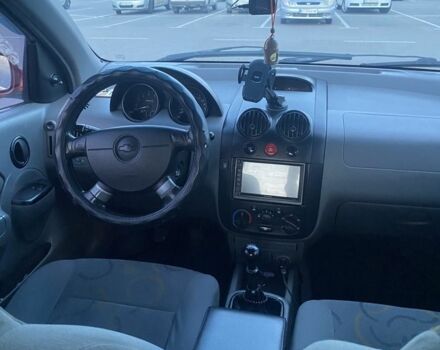 Красный Шевроле Авео, объемом двигателя 1.5 л и пробегом 220 тыс. км за 2700 $, фото 5 на Automoto.ua