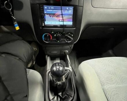 Красный Шевроле Авео, объемом двигателя 1.2 л и пробегом 210 тыс. км за 2700 $, фото 4 на Automoto.ua