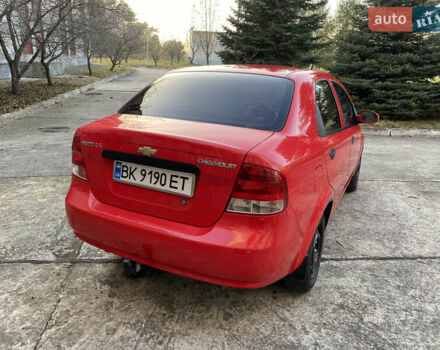 Красный Шевроле Авео, объемом двигателя 1.5 л и пробегом 223 тыс. км за 3200 $, фото 5 на Automoto.ua