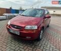 Красный Шевроле Авео, объемом двигателя 1.5 л и пробегом 184 тыс. км за 3700 $, фото 1 на Automoto.ua