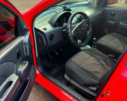 Красный Шевроле Авео, объемом двигателя 1.5 л и пробегом 280 тыс. км за 1950 $, фото 4 на Automoto.ua