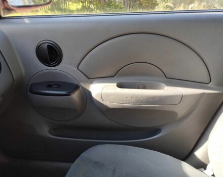 Красный Шевроле Авео, объемом двигателя 1.5 л и пробегом 350 тыс. км за 1800 $, фото 7 на Automoto.ua