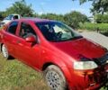 Красный Шевроле Авео, объемом двигателя 1.5 л и пробегом 253 тыс. км за 2100 $, фото 1 на Automoto.ua